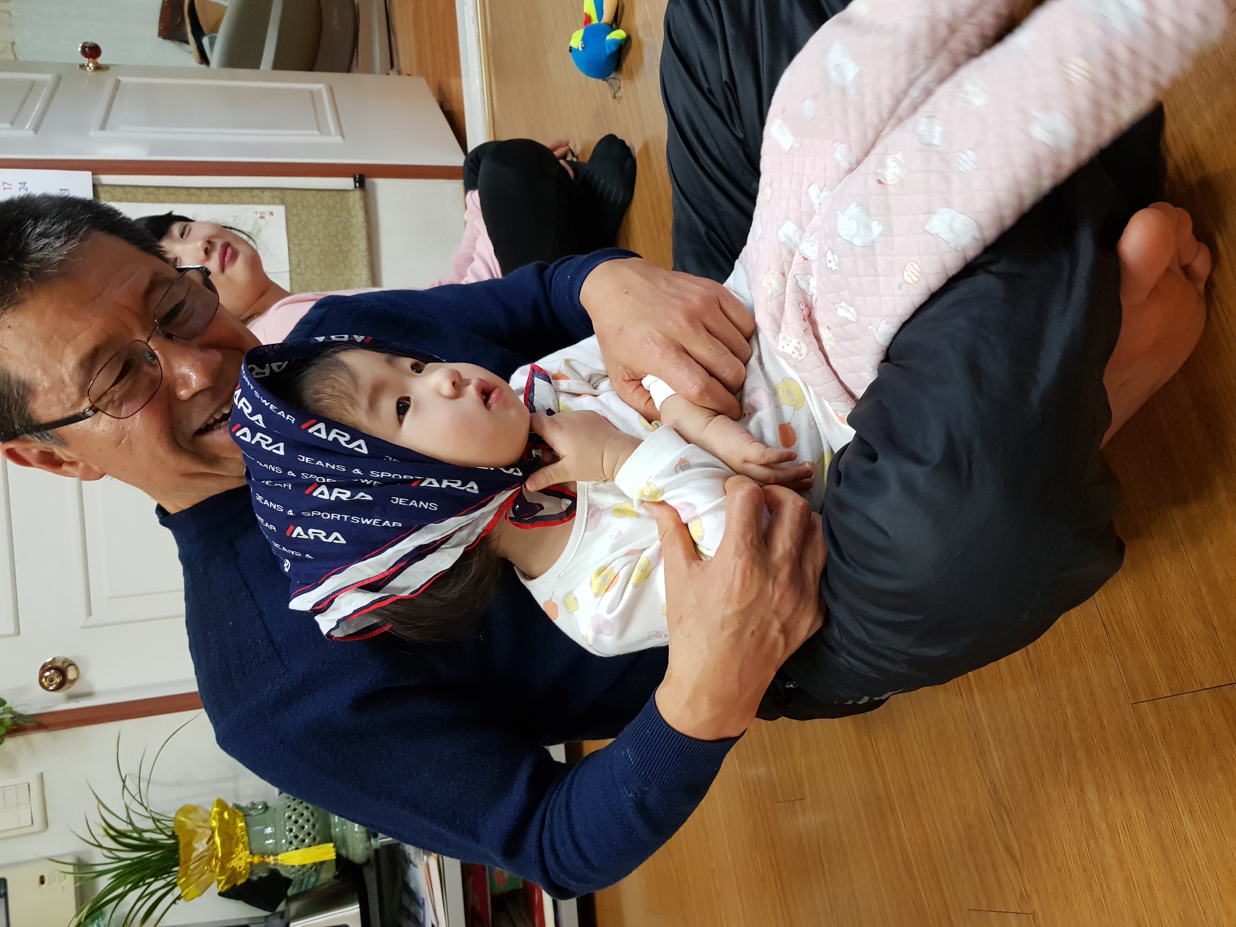 할아버지 사랑 윤서